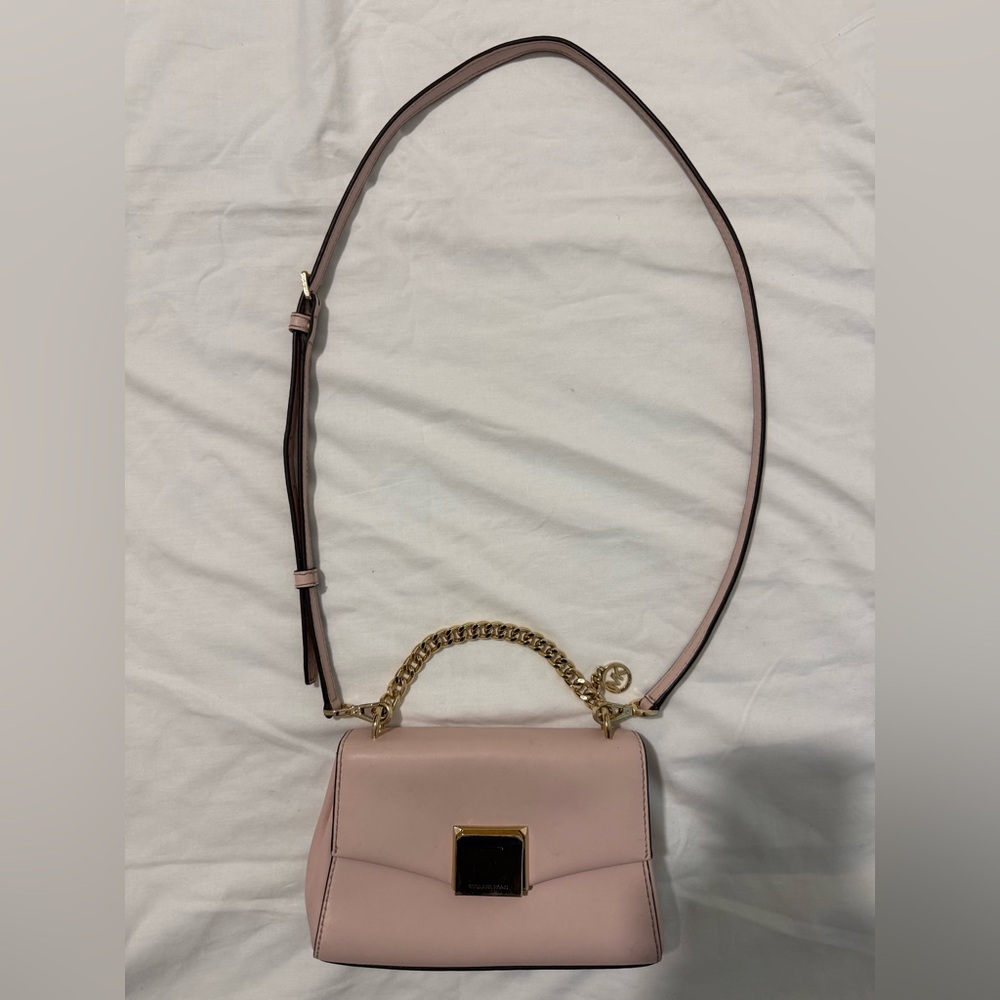 Michael Kors Pink Clutch with gold hardware
Strap drop 40in-47in